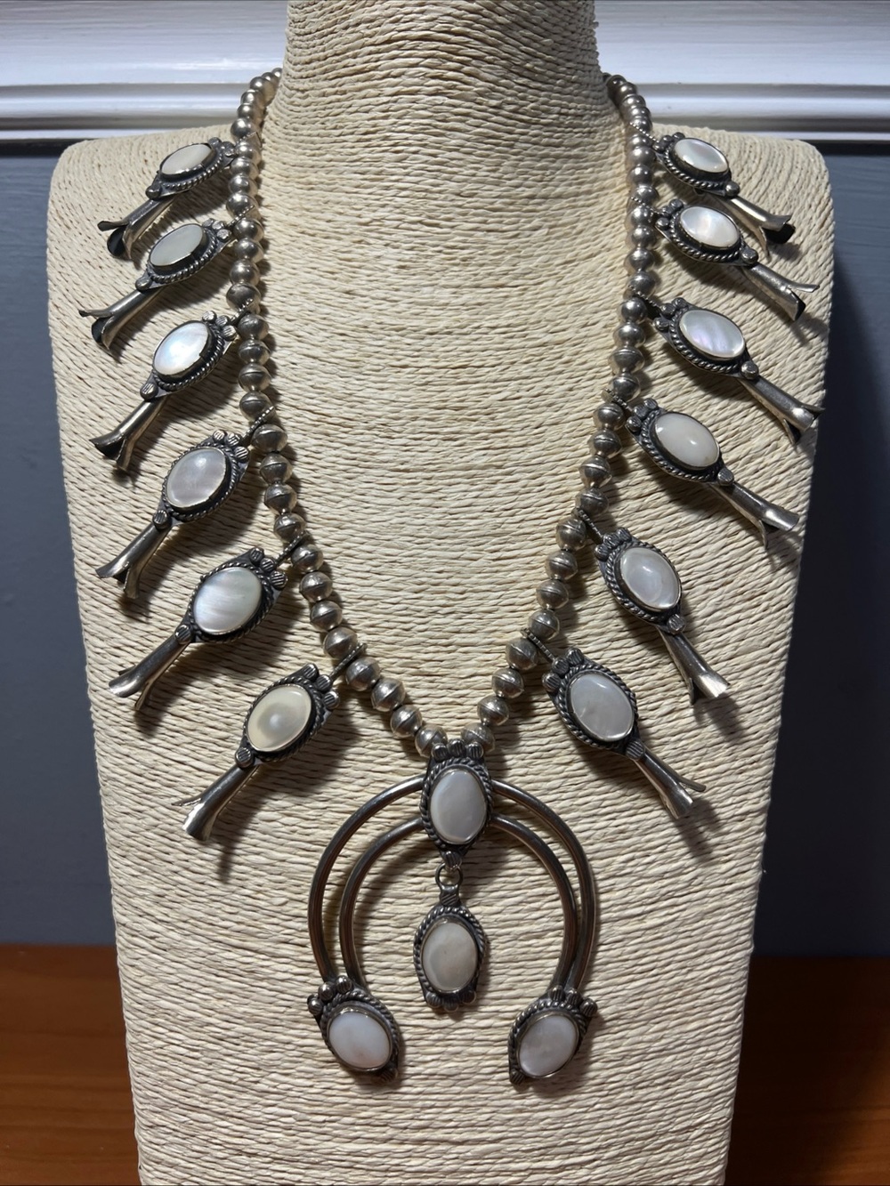 VTG NAVAJO STERLING SILVER & MOTHER OF PEARL 22” SQUASH BLOSSOM NECKLACE 144g